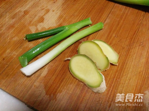 Grilled Yellow Croaker with Garlic recipe