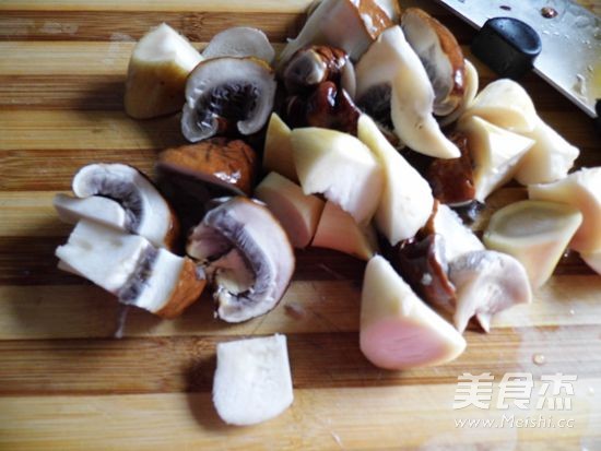 Stewed Pork with Matsutake recipe