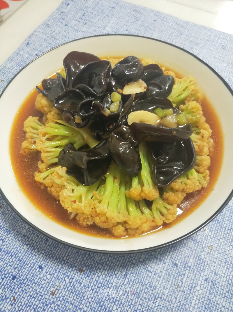 Spicy Cauliflower Stir-fried Fungus recipe