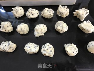 Black Sesame Mochi Bread recipe