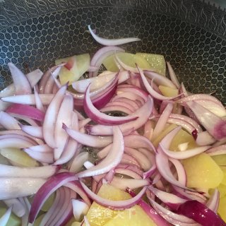 Fried Potato Chips with Purple Onion recipe