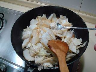 Braised Cabbage with Shiitake and Pork Slices recipe