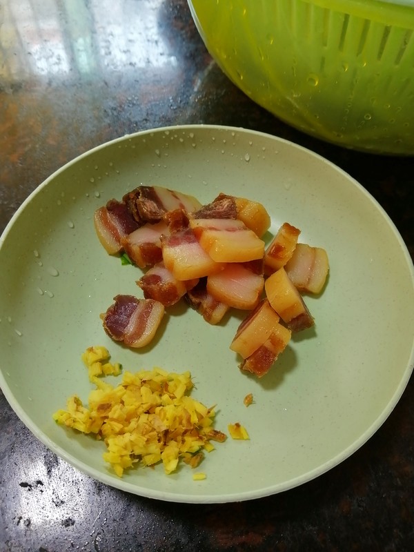 It's Simple and Delicious~~ Stir-fried Mustard with Bacon recipe