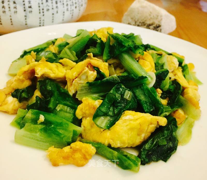 Scrambled Eggs with Lettuce Leaves recipe