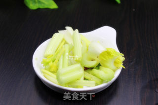 Stir-fried Red Ginseng with Sesame Oil recipe