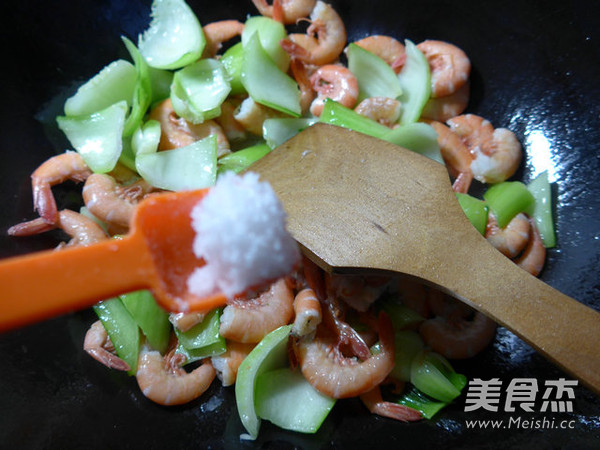 Stir-fried Sea Prawns with Vegetable Stems recipe