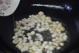 Stir-fried Cabbage with White Jade Mushroom recipe