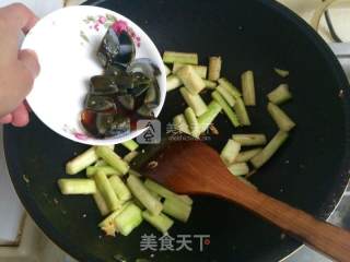 Loofah Preserved Egg Tofu Soup recipe