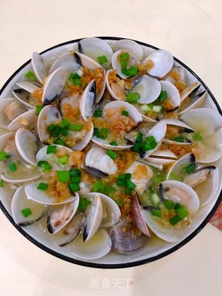 Steamed White Scallops with Enoki Mushroom and Garlic recipe