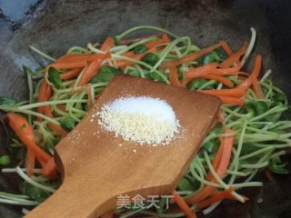 Stir-fried Black Bean Sprouts with Carrots recipe