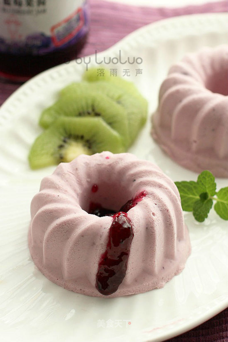 Frozen Cheese with Blueberry Sauce recipe