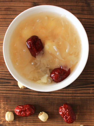 White Fungus, Lotus Seed and Lily Soup recipe