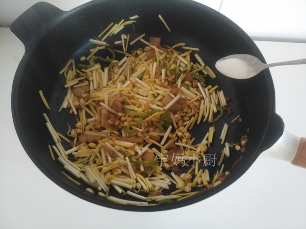 Soy Bean Sprouts Fried Garlic Yellow recipe