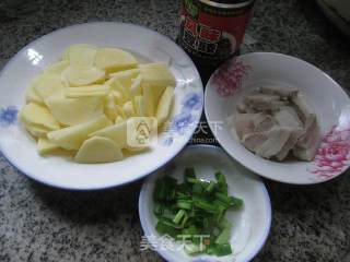 Stir-fried Potatoes with Pork Belly in Soy Sauce recipe