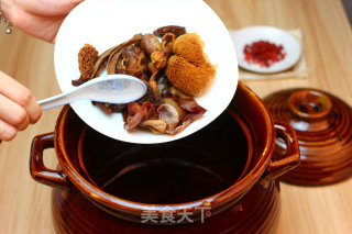 Guangdong Old Fire Soup-morel Agaricus and Mixed Mushroom Soup recipe