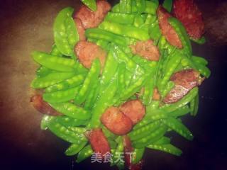 Stir-fried Snow Peas with Sausage recipe