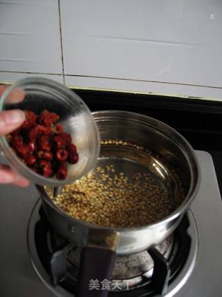 Stir-fried Barley Tea with Dates and Chrysanthemum recipe