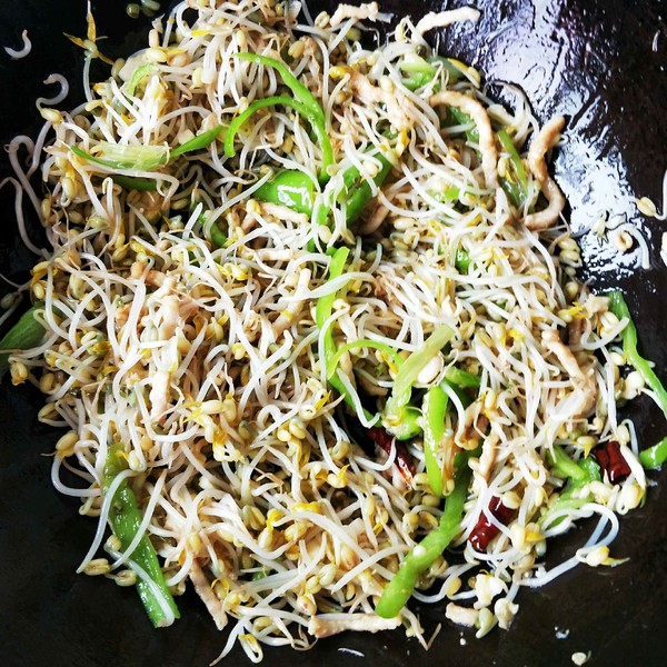 Stir-fried Pork with Silver Sprouts recipe