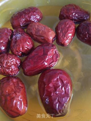 Red Dates, Tremella and Hawthorn Soup recipe