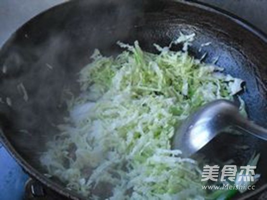 Hot Noodle Soup with Shredded Cabbage recipe