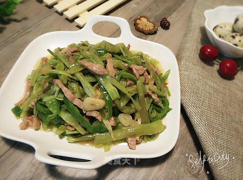 Stir-fried Shredded Pork with Water Spinach recipe