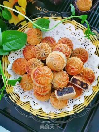 Bean Paste and Egg Yolk Mooncakes recipe