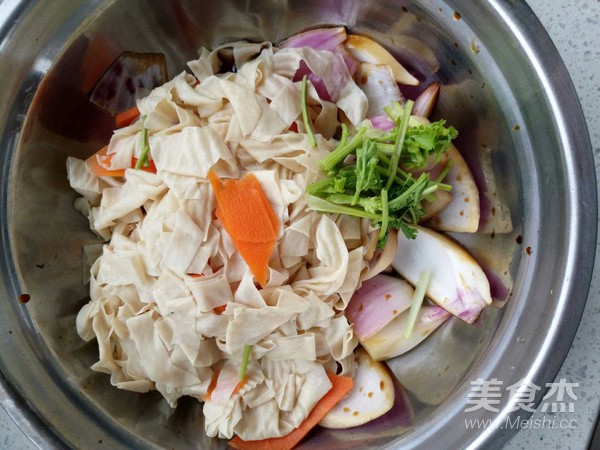 Onions Mixed with Bean Curd recipe