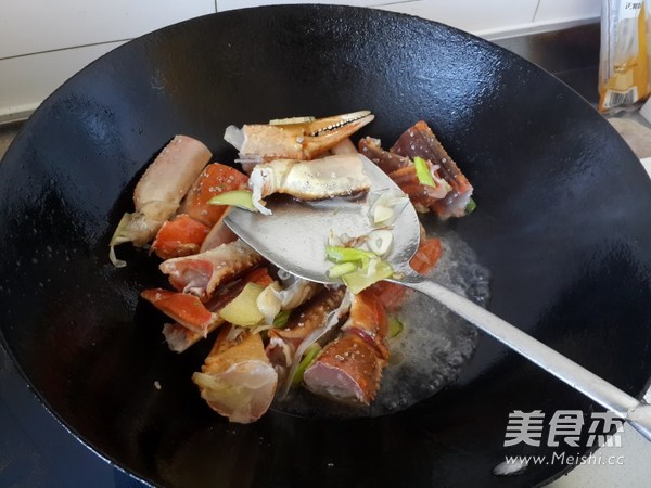 Stir-fried Crab with Green Onion and Ginger recipe