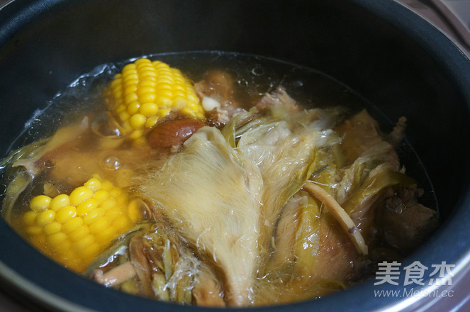 Bawang Flower Corn Fan Bone Soup recipe