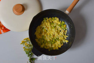 Scrambled Eggs with Broad Beans recipe