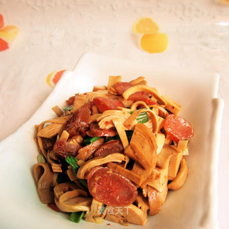 Stir-fried Vegetarian Chicken with Sausage recipe