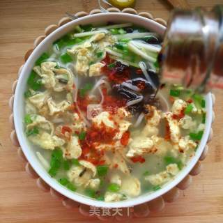 Simple and Nutritious-chinese Chive and Egg Noodle Soup recipe