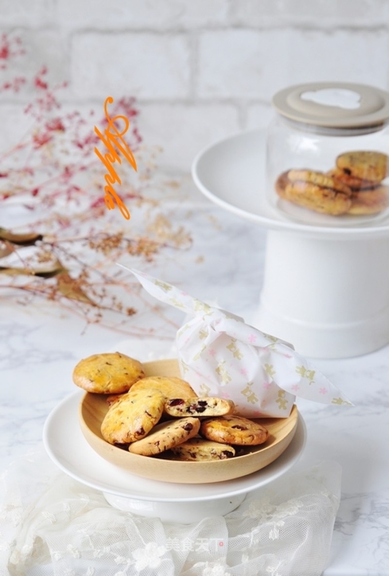 Cranberry Milk Shortbread Cookies recipe