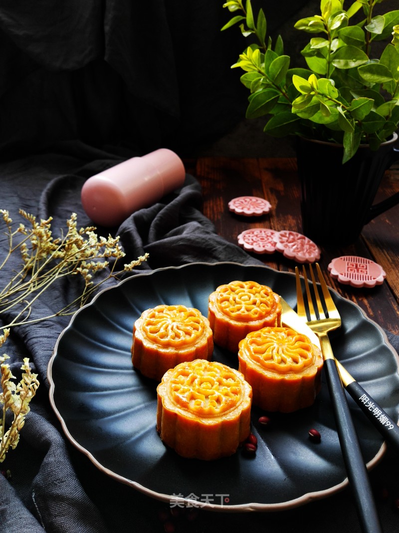 Bean Paste Cantonese Mooncake recipe