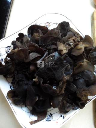 Scrambled Eggs with Fungus recipe