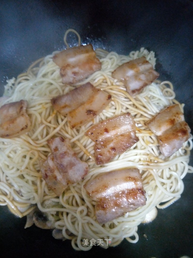 Braised Noodles with Dry Fried Pork Belly recipe