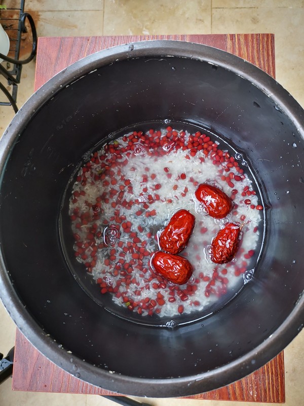 Health Congee with Germ Rice, Red Dates and Red Beans recipe