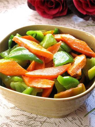 Bright Eyes and Eye Protection with Vegetable Stir-fried Green Peppers and Carrots recipe