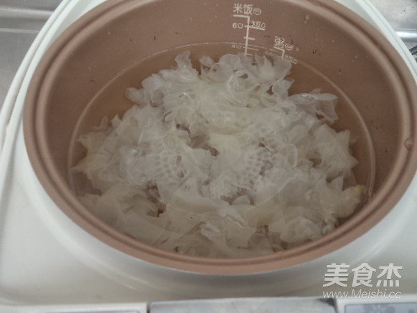 Mung Bean Melon Skin White Fungus Soup recipe