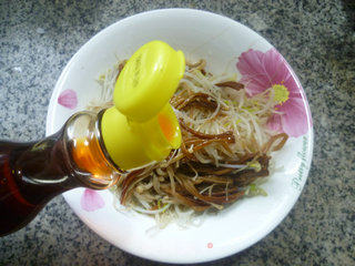 Golden Needle Mushroom Mixed with Mung Bean Sprouts recipe
