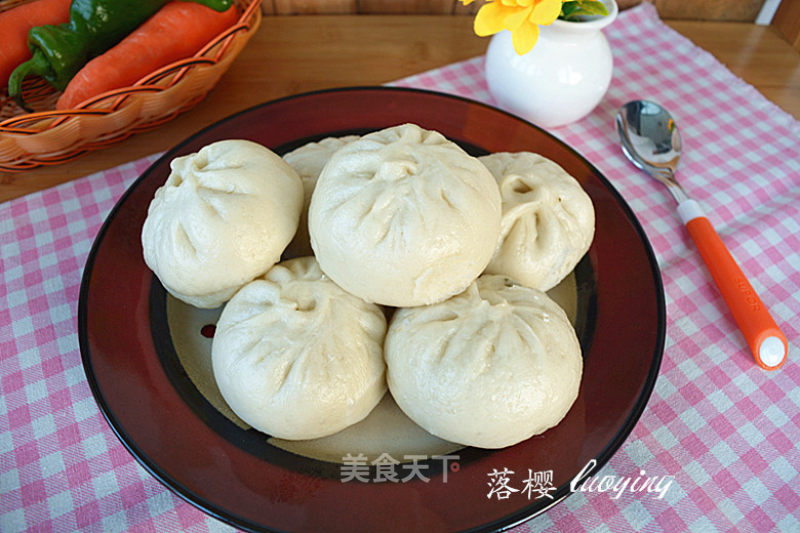 Minced Meat Buns with Pickled Vegetables