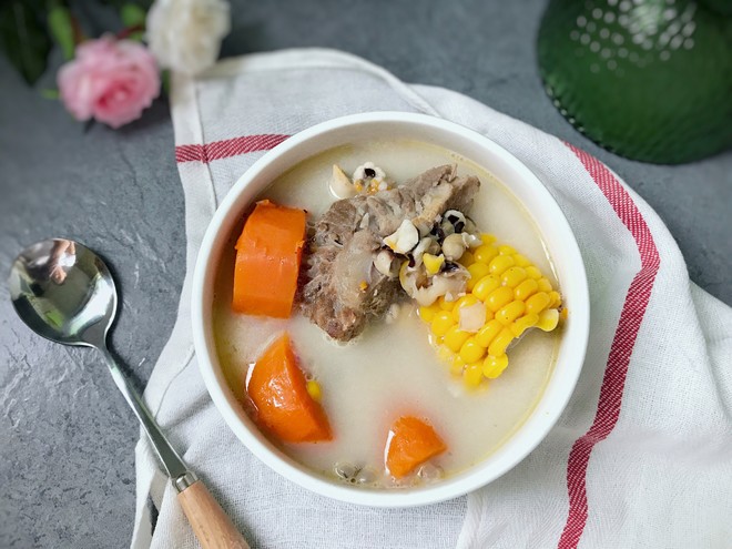 Corn Carrot Pork Bone Soup--strengthen The Spleen and Remove Dampness