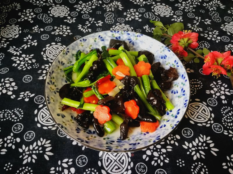 Stir Fried Fungus with Vegetable Core recipe