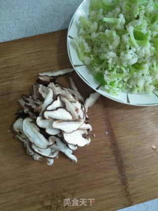 Stir-fried Organic Cauliflower with Shiitake Mushrooms recipe