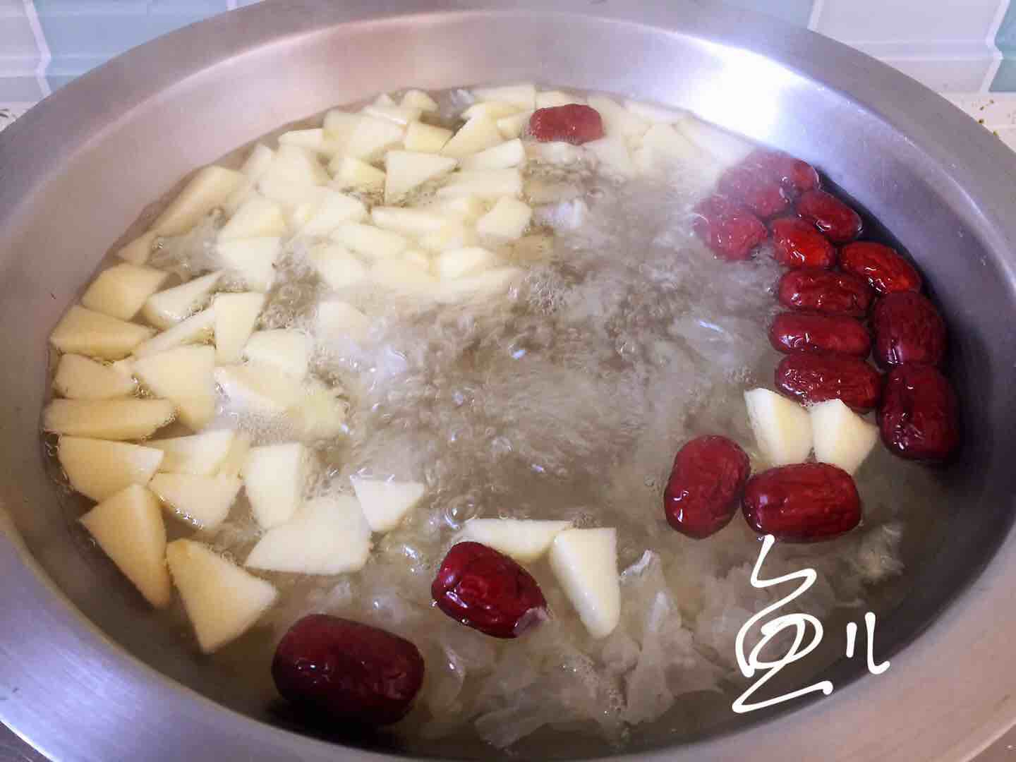 Apple Tremella Red Date Soup recipe