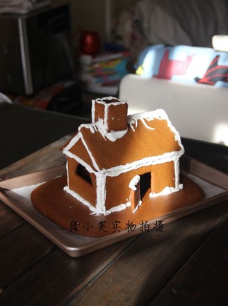 Christmas Gingerbread House that Can be Made by Hand
