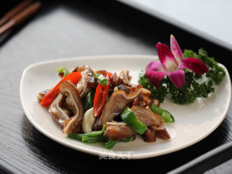 Stir-fried Pork Ears with Green Peppers recipe