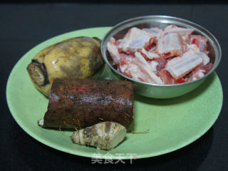 Lotus Root and Yam Spare Rib Soup recipe