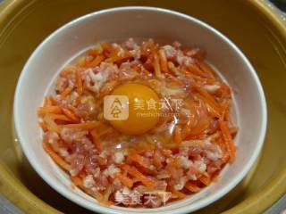 Steamed Minced Pork with Egg and Carrot recipe