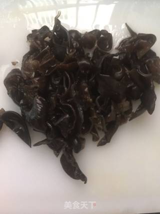 Stir-fried Pork Belly with Bean Skin and Fungus recipe